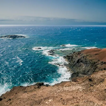 Home2book Stylish Beachfront Escape 公寓