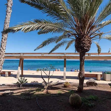 Апартаменты Home2book Stylish Beachfront Escape *