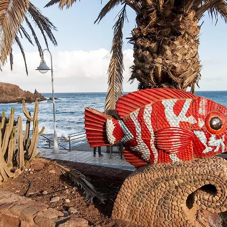 Home2book Stylish Beachfront Escape *