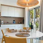 Home2book Stylish Beachfront Escape Apartament