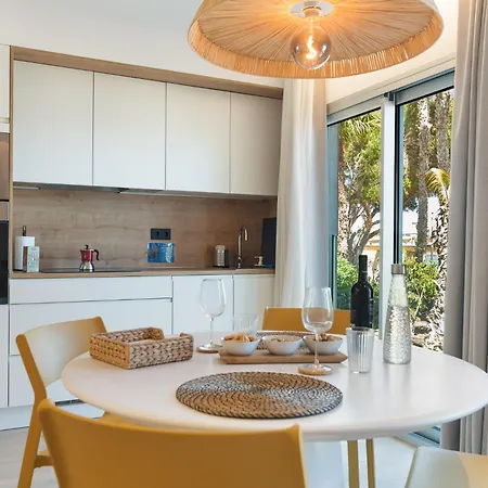 Home2book Stylish Beachfront Escape Apartment
