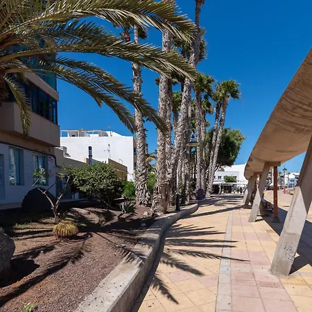 Home2book Stylish Beachfront Escape Apartment *
