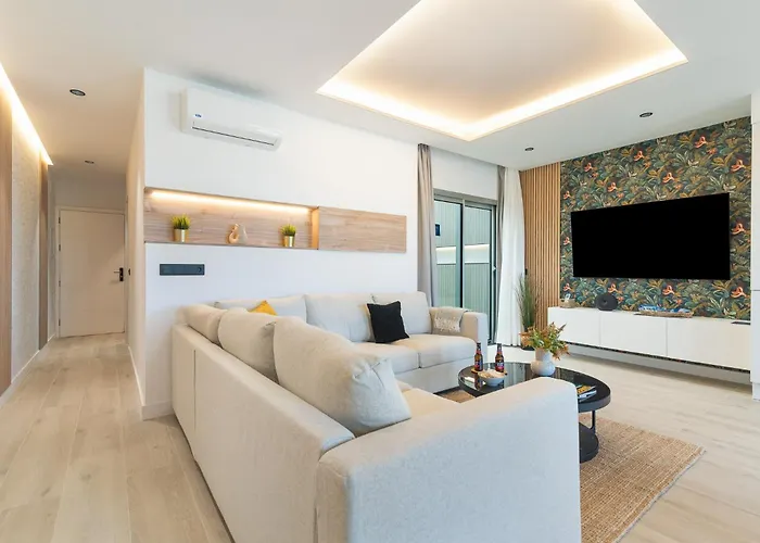 Апартаменты Home2book Stylish Beachfront Escape Аринага