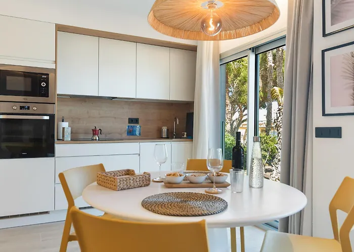 Home2book Stylish Beachfront Escape Апартаменты